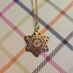 Elegant Gold and Red Star Pendant Necklace